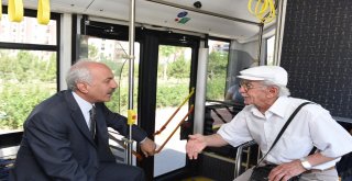 Başkan Gül, Otobüste Vatandaşları Dinledi