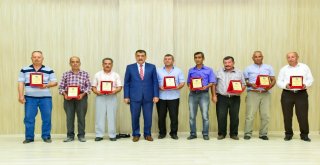 Emekli Personele Plaket Takdimi Yapıldı