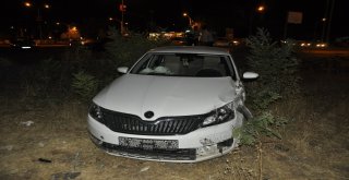 Kaza Sonrası Tarlaya Uçan Otomobilde 1İ Ağır 4 Kişi Yaralandı