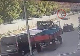 Otomobil Çarpan Şahıs Havada Taklalar Attı