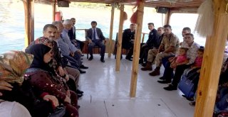 Şehit Aileleri Ve Gazilere Fırat Nehrinde Tekne Turu