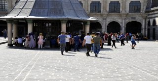 Sur Ziyaretçi Akınına Uğradı