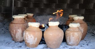 Dev Testi Ocağının İçerisinde 60 Testi Kebabı Pişiriliyor