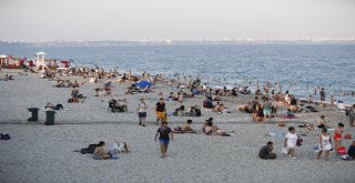 Antalyalılardan Konyaaltı Sahiline Yoğun İlgi