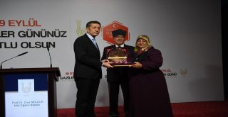 Bakan Selçuktan Kıbrıs Gazisinin Eşine Hediye