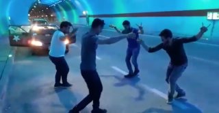 Türkiyenin En Uzun Tünelinde Ankara Kaşık Havası Oynadılar