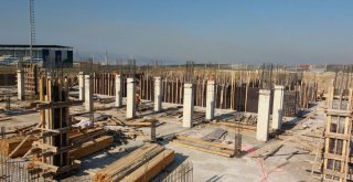 Dilovası Yarı Olimpik Yüzme Havuzu Yükseliyor