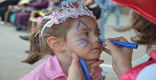 Geleneksel Sokak Oyunları Renkli Görüntülere Sahne Oldu