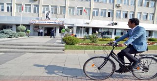 Kırşehir Belediye Başkanı Makam Aracını Bıraktı Bisiklete Bindi