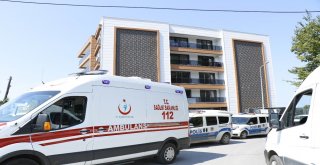 Asansörde Bir Saat Mahsur Kaldılar