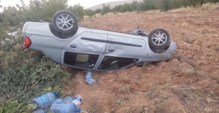 Mıcır Yüzünden Araç Takla Attı: 2 Yaralı