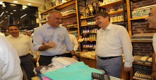 Bakan Ersoy Siftah Yapalım Deyip Turizm Esnafından Havlu Ve Keçi Sütünden Yapılmış Sabun Aldı.