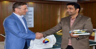 Etsodan Öğrencilere Giyim Ve Kırtasiye Yardımı