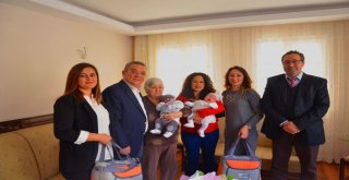 Kuşadasında Dünyaya Gelen 442 Bebeğe Hoş Geldin Ziyareti