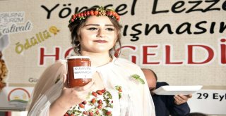 Kuşburnu Festivalinde Kuşburnulu Gelinlik İlgi Gördü