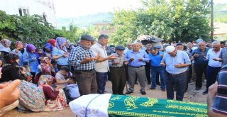 Traktör Kazasında Ölen Yaşlı Adam Toprağa Verildi