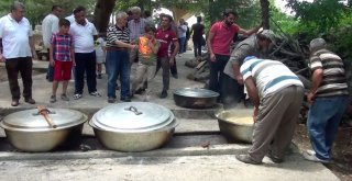 Mezarlıkta 350 Yılı Aşkın Yemek Geleneği Sürüyor
