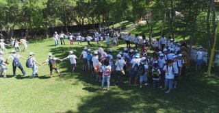 Çocuklar Yaz Kampıyla Eğleniyor