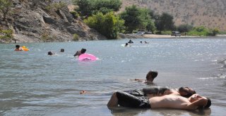 (Özel) Terörle Gündeme Gelen Bestler Dereler, Antalya Plajlarını Aratmıyor