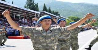 Manisada Yemin Eden Komandolar Zeybek Oynadı