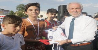 Yaz Spor Okullarına Malzeme Desteği