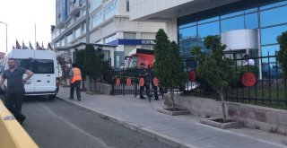 Polis Memuru Silahını Temizlerken Yanlışlıkla Kendini Vurdu