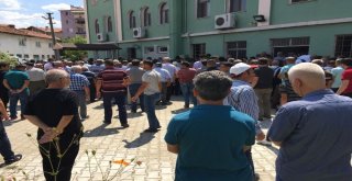 Gölete Uçan Otomobilde Hayatını Kaybedenlerden 3Ü Toprağa Verildi