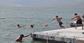 Çıldır Gölü Ege Sahillerini Aratmıyor