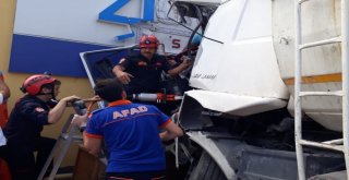 Trabzonda Kamyon Duvara Girdi