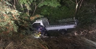 Menfeze Uçan Kamyonetin Sürücüsü Araçta Sıkıştı