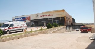 Diyarbakırda Mobilya Deposundaki Yangını Soğutma Çalışmaları Devam Ediyor