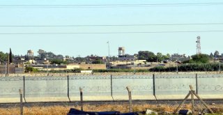 Terör Örgütü Telabyadta Sözde Bayrağını İndirip Flamasını Astı