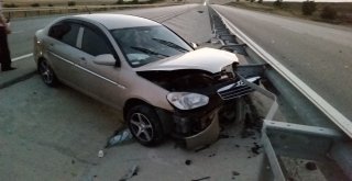 Kontrolden Çıkan Otomobil Bariyerlere Çarptı: 1 Yaralı