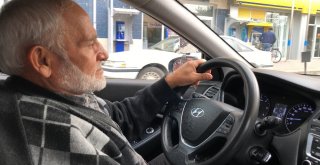 Azmiyle 67 Yaşında Ehliyet Sahibi Oldu