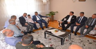 Vali Büyükakın, Şehit Ünal Demirin Ailesini Ziyaret Etti