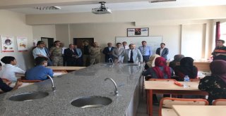 Vali Ustaoğlu Öğrenci Yaz Kampını Ziyaret Etti