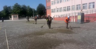 Bafrada Okul Bahçeleri Temizleniyor