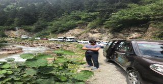 Yol Çalışmasıyla Nedeniyle Uzungöl-Demirkapı Mevkiinde Uzun Kuyruklar Oluştu