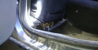 Otomobilin İçinde Sıkışan Köpek Kurtarıldı