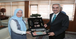 Şehit Ailesi Şehitler Meydanında