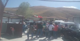 İranlılar Sınır Kapısında Yoğunluk Oluşturuyor