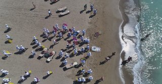 Otel Çalışanları, Yerli Ve Yabancı Tatilcilerle Çöp Topladı