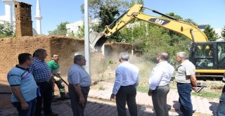 Yeşilyurt Belediyesi 201 Adet Metruk Binayı Yıktı