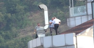 Metrelerce Yükseklikte Canlarını Hiçe Sayarak Baca Tamiri Yaptılar