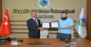 Kırşehir Aeüsi Rektörü Karakaya: “Yatırımcılarımıza Bilgi Yönümüzle Destek Vereceğiz”