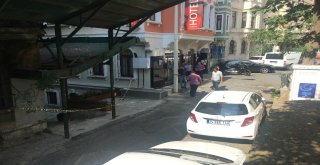 Alman Konsolosluğu Yakınındaki Şüpheli Paketten Eşya Çıktı