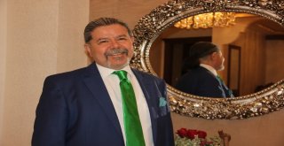 Dar Giysiler Hasta Ediyor