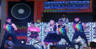 Yonca Evcimik, Forum Aydında Konser Verdi