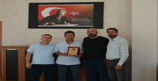 Patnos Gazeteciler Cemiyetinden Emniyet Müdürü Akpınara Plaket