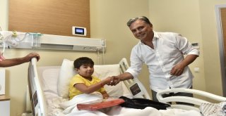 Başkan Uysaldan Sünnet Çocuklarına Ziyaret